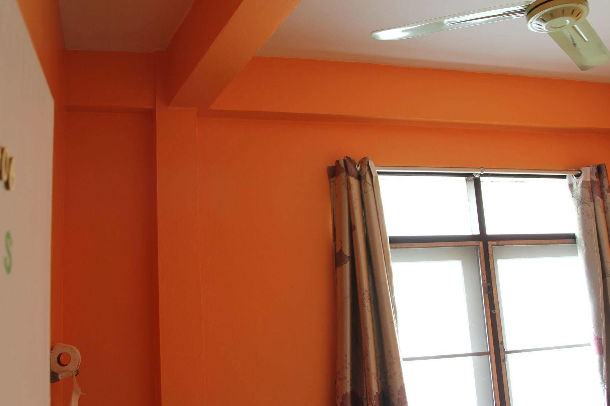 New C.H. Guest House Bangkok Exterior foto